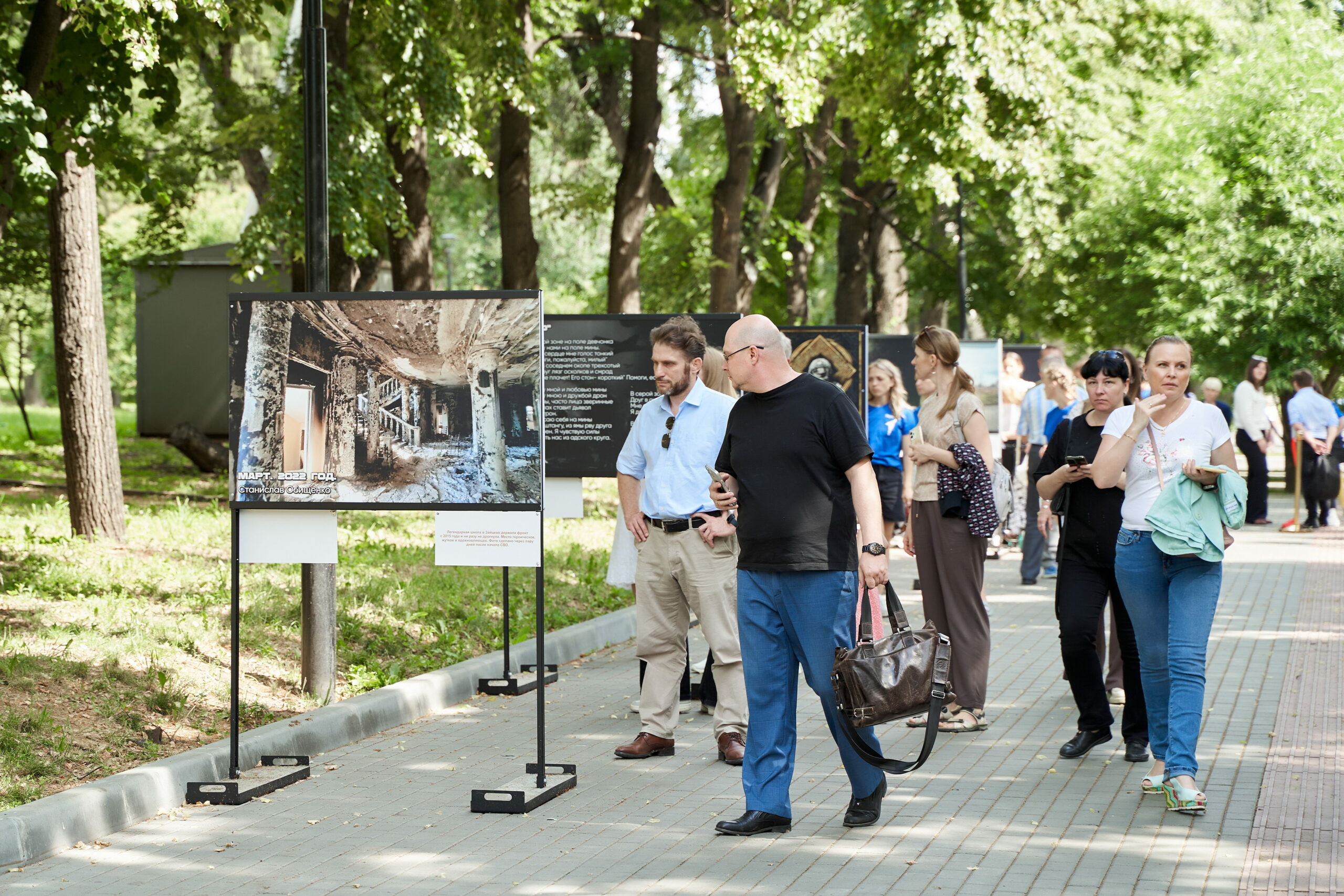 В Новосибирске впервые состоялась выставка деятелей искусства Донецкой народной республики «Юность в огне».