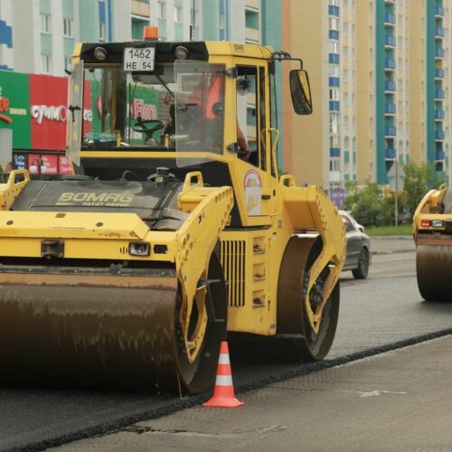 Дорогу на Одоевского в Новосибирске ремонтируют круглосуточно