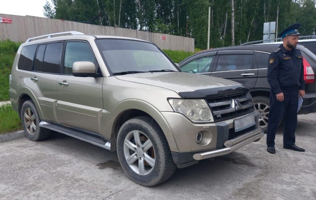 Приставы арестовали автомобиль, находившийся в розыске, в Новосибирске