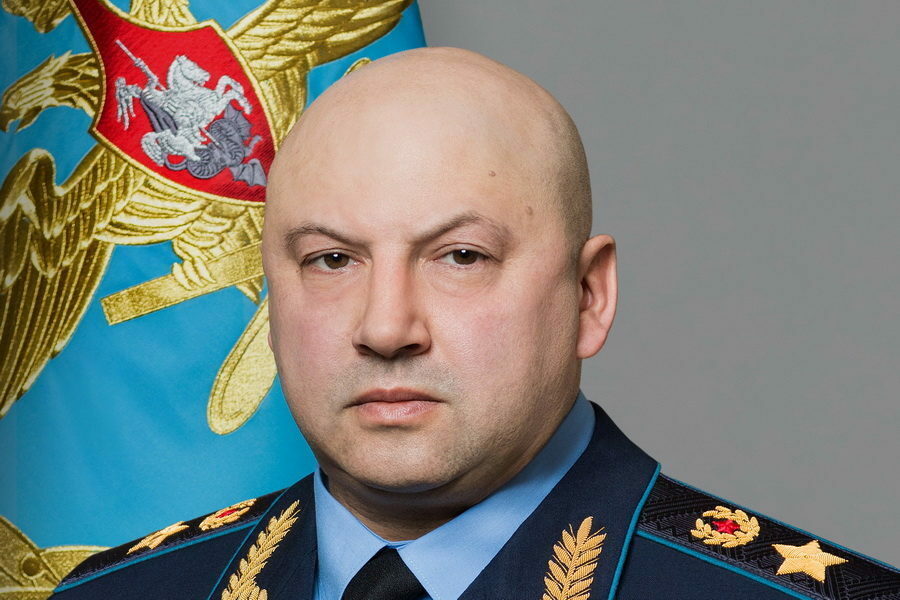 Министра Минобороны попросили вернуть генерала Армагеддона из Новосибирска в СВО