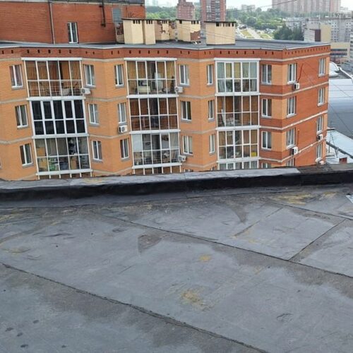Рабочий упал с крыши 18 этажа в Новосибирске