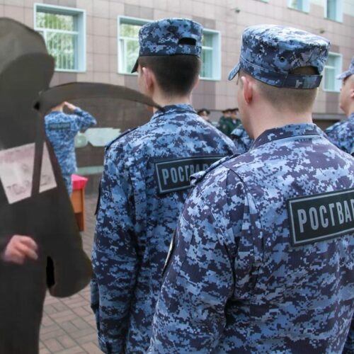 Кто защитит Росгвардию? Новосибирский блогер устроил провокацию в миграционном центре и оказался в полиции
