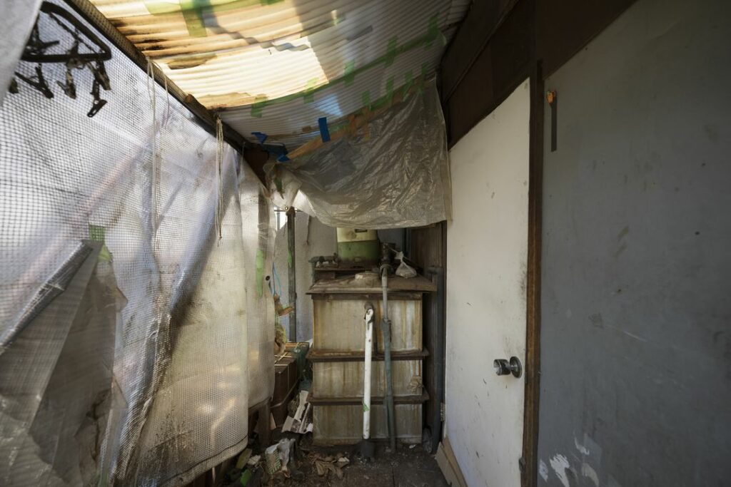 Прокуратура подала в суд на мэрию, которая оставила семьи пенсионеров в аварийном жилье под Новосибирском