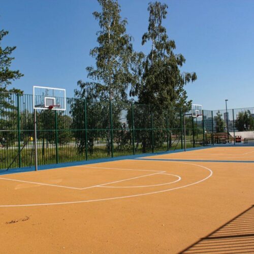 В парке «Арена» в Новосибирске открыли новую баскетбольную площадку