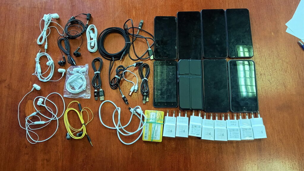 Заключенные из ИК-14 лишились мобильных телефонов и сим-карт под Новосибирском