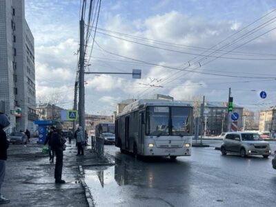 В Новосибирске водители автобусов отказываются работать за зарплату в 100 тысяч