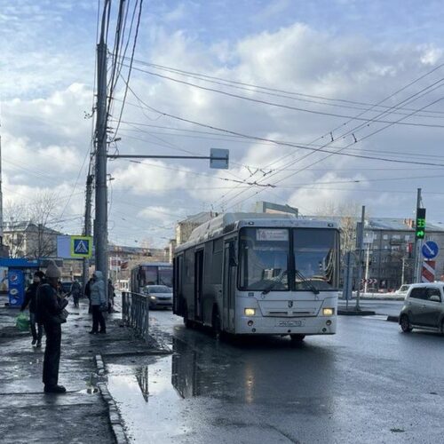 В Новосибирске водители автобусов отказываются работать за зарплату в 100 тысяч
