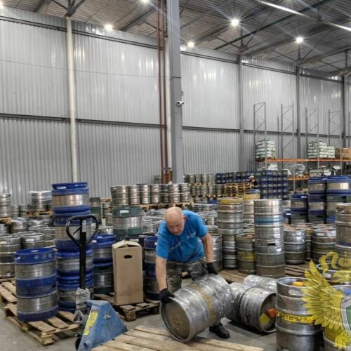 Более 500 бочек нелегального пива нашли на складе в Новосибирске