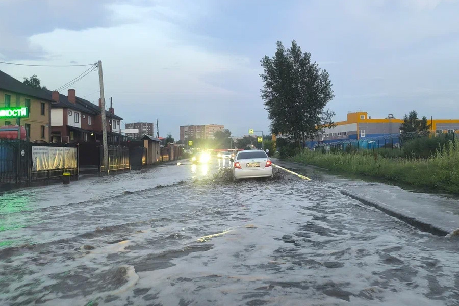 Сильный ливень обрушился на Новосибирск
