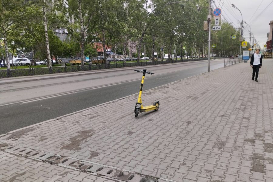 Ни у одной кикшеринговой компании в Новосибирске нет разрешения на парковки для самокатов