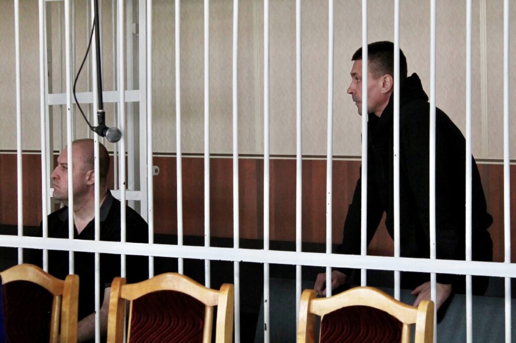 Суд начал рассматривать дело полицейских, подозреваемых в убийствах под Новосибирском