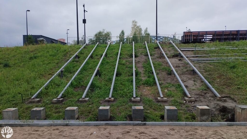 Начался монтаж трибун для волейбольных полей в парке «Арена» в Новосибирске