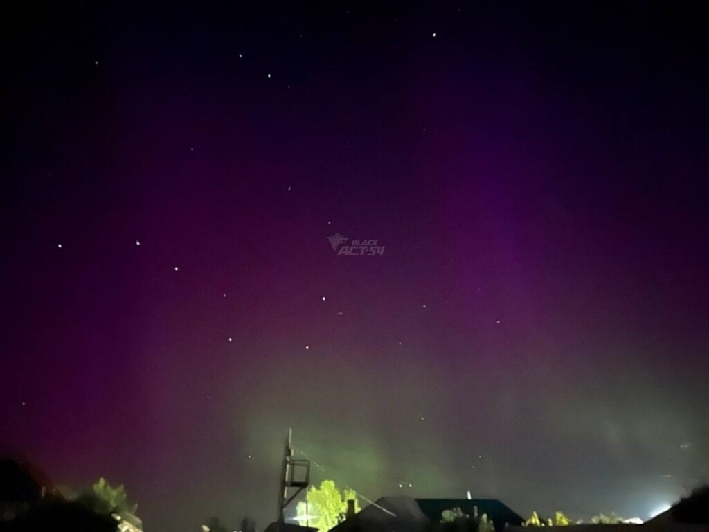 Северным сиянием любовались жители Новосибирской области