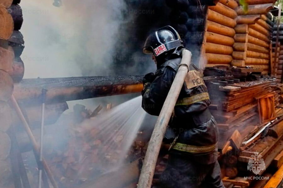 За прошлую неделю было потушено 90 пожаров в Новосибирской области.
