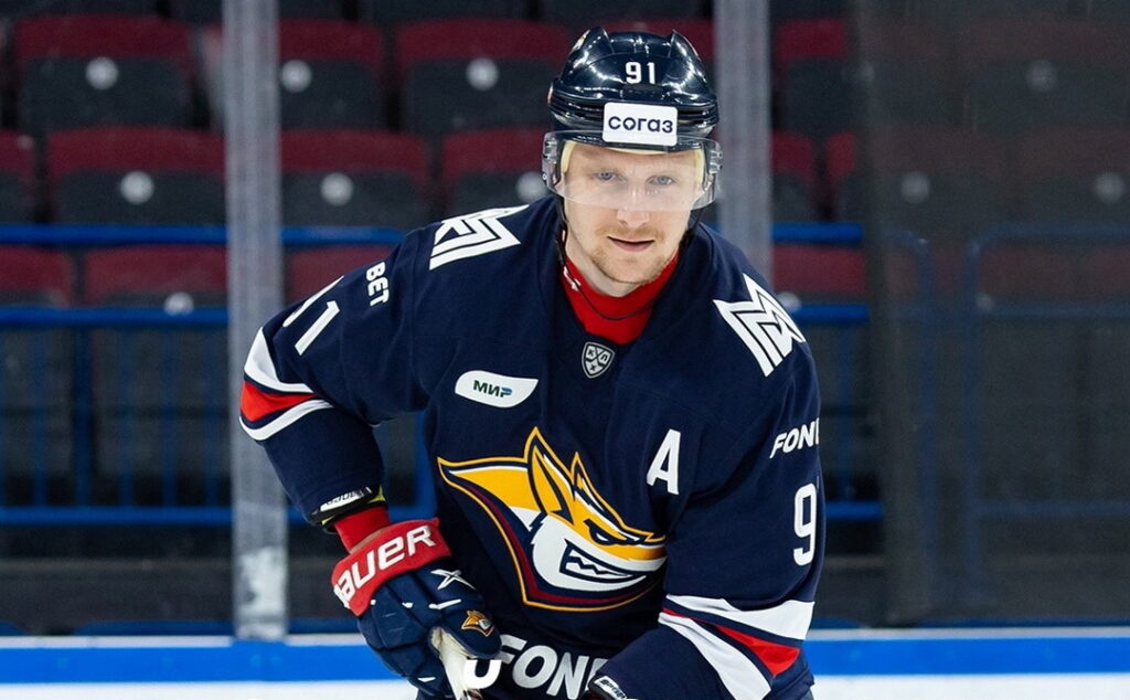 ХК «Сибирь» заключил контракт с Максимом Карповым