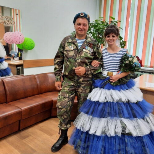 Молодожены устроили свадьбу в стиле ВДВ в Новосибирске