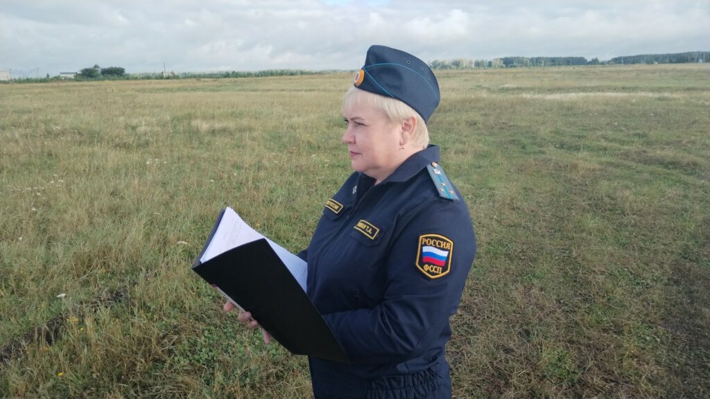 Приставы за долги арестовали часть поля в Новосибирской области