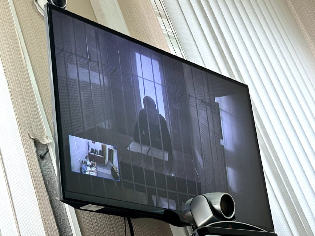 Суд оставил под стражей новосибирского молоточника