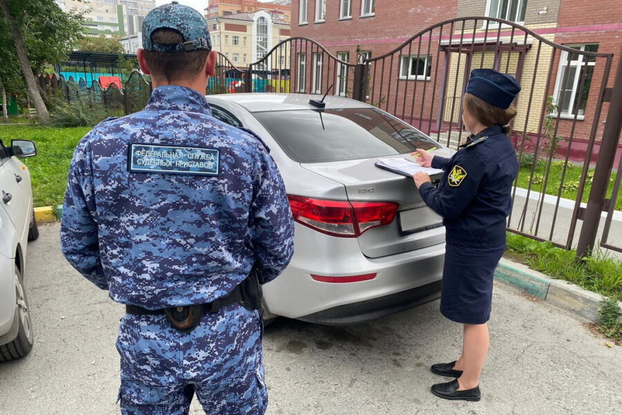 Приставы арестовали машину должника за долг в Новосибирске