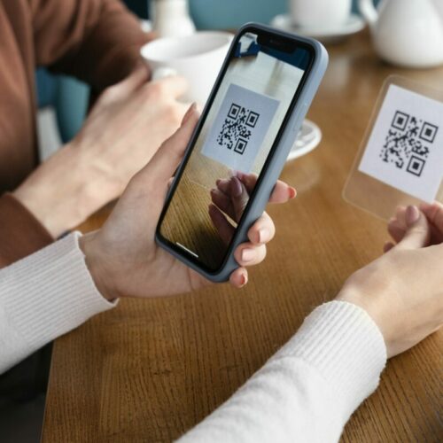 Инициативу ЦБ и НСПК в разработке и внедрении универсальных QR-кодов для оплаты поддержали банки