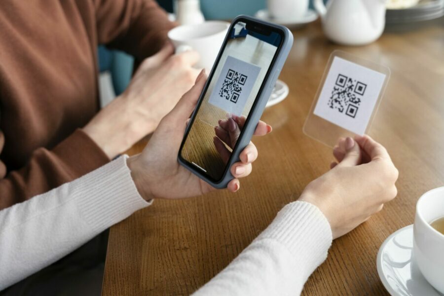 Инициативу ЦБ и НСПК в разработке и внедрении универсальных QR-кодов для оплаты поддержали банки