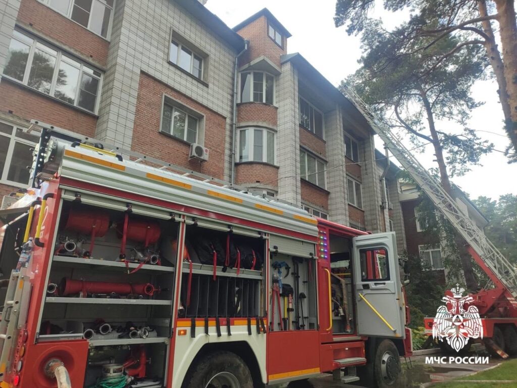 Сотрудники МЧС спасли 14 человек на пожарах в Новосибирской области