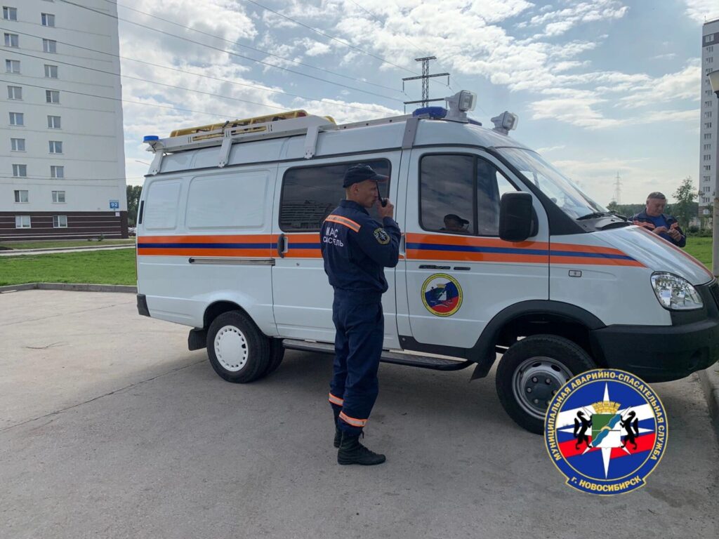 Женщина с двумя детьми стала заложницей ванной комнаты в Новосибирске