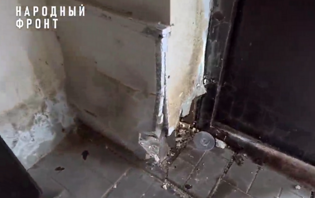 Дом, построенный в селе Сокур по программе расселения из аварийного жилья, уходит под землю