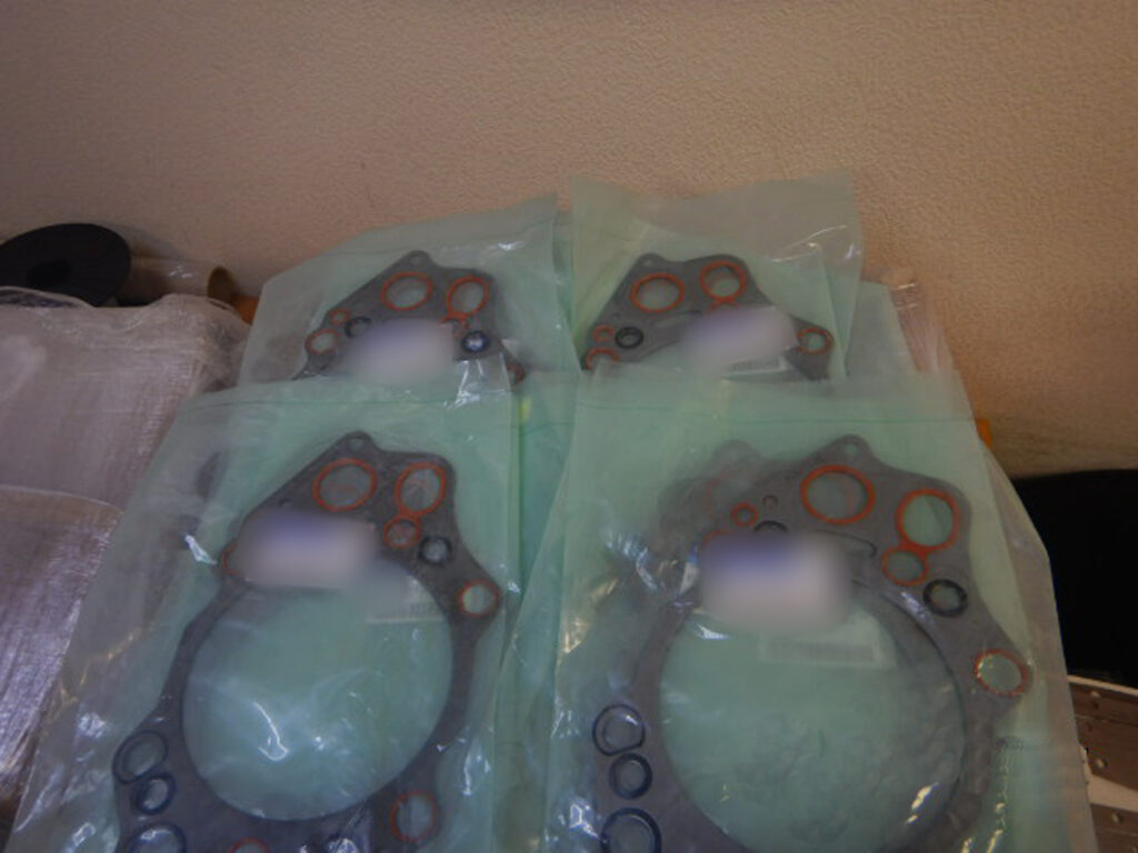 Таможенники задержали запчасти для самосвала на 26 тысяч долларов в Новосибирске