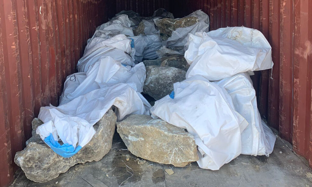 Более 15 тонн контрабандного нефрита задержали таможенники в Новосибирске