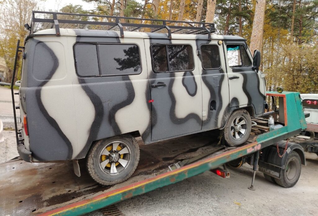 Должник прятал свой «УАЗ» на территории горбольницы Новосибирска