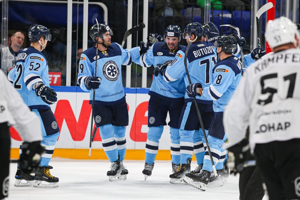 «Сибирь» проиграла «Трактору» со счётом 4:5