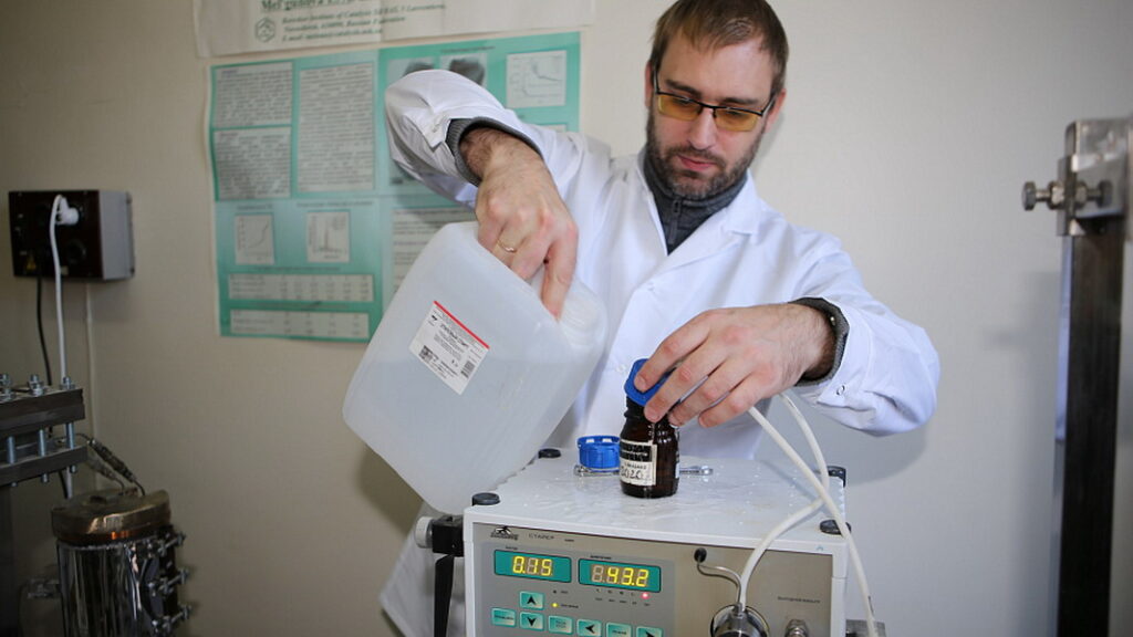 Учёные Новосибирска создают синтетическое топливо из пластика