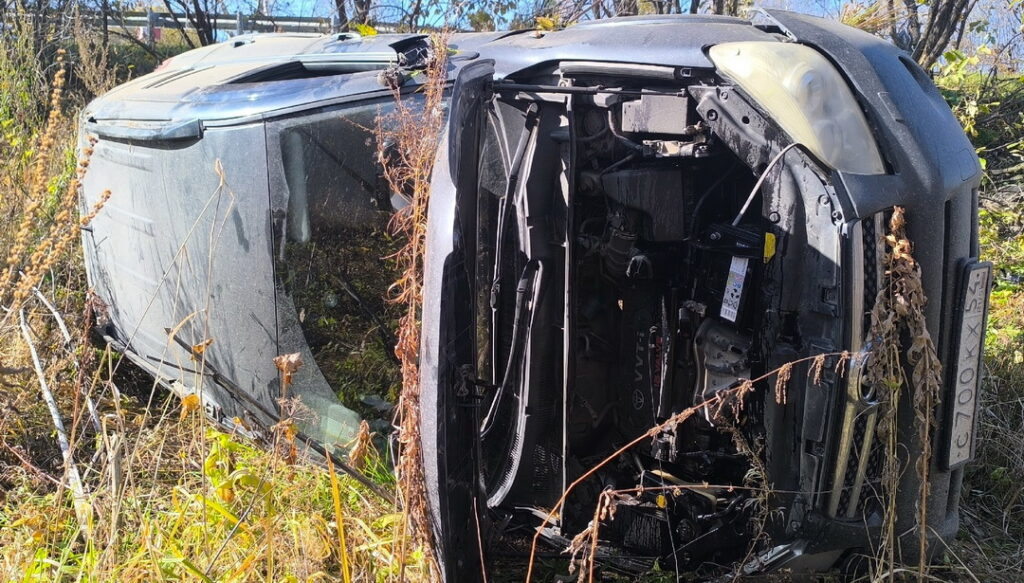 Новосибирские волонтеры вылетели с трассы из-за отказа электроники в автомобиле