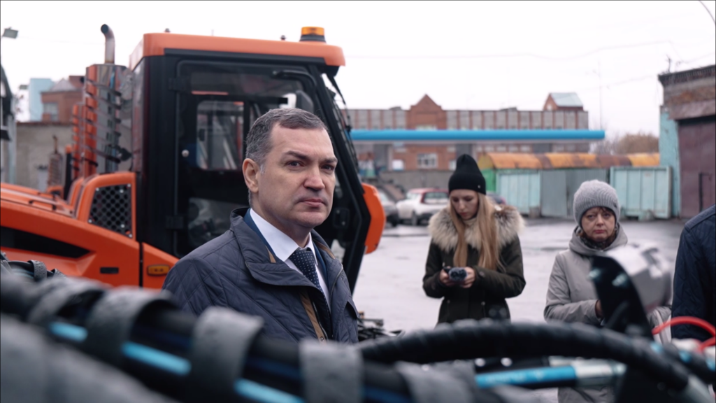 Мэр Новосибирска проверил готовность техники к зимней уборке 