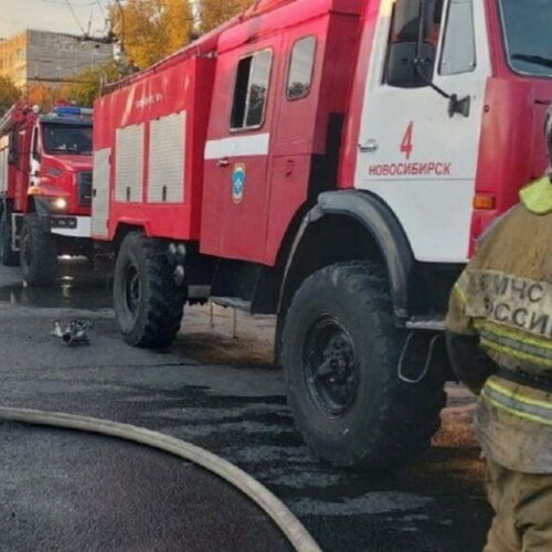 Пять человек спасли пожарные из загоревшейся пятиэтажки в Новосибирске