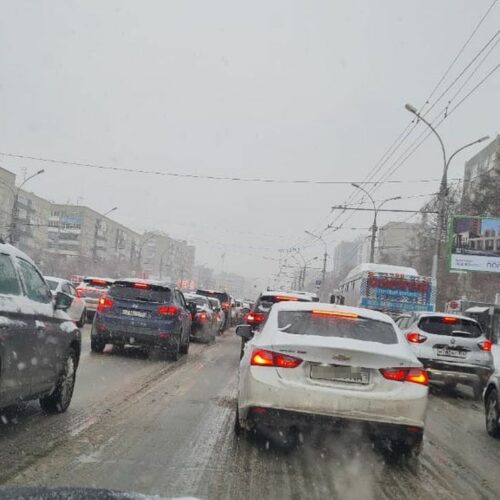 Пробки в 9 баллов сковали Новосибирск утром в понедельник