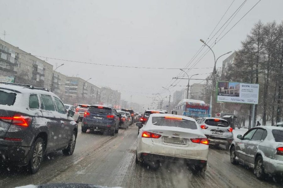 Пробки в 9 баллов сковали Новосибирск утром в понедельник