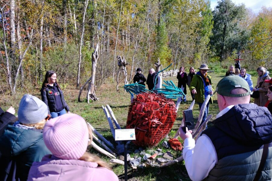 Экскурсию по арт-тропе в парке «У моря Обского» проведет аудиогид