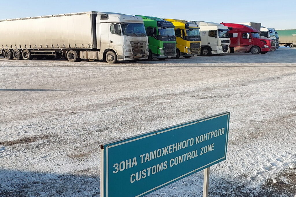 Преступные схемы ввоза иномарок обнаружили сибирские таможенники