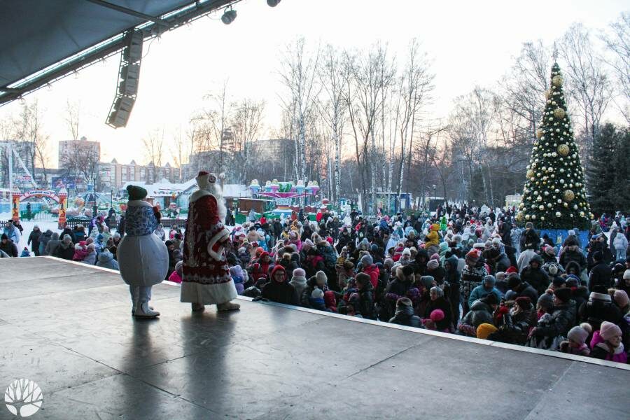 В парках Новосибирска зазвучали «снежные» стихотворения в исполнении детей