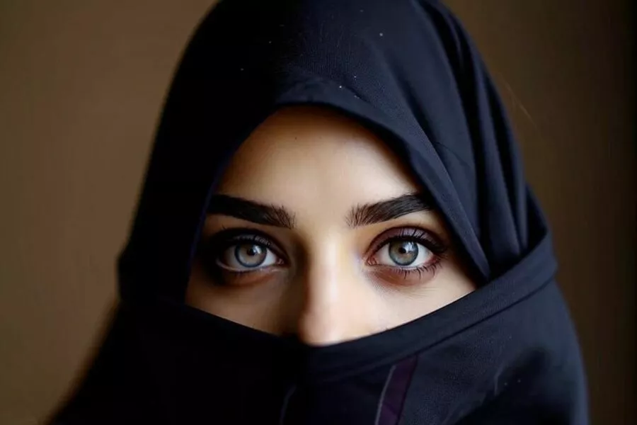 «Мужчинам не заходить!»: принявшая ислам сотрудница школы запретила учителям заходить в кабинет