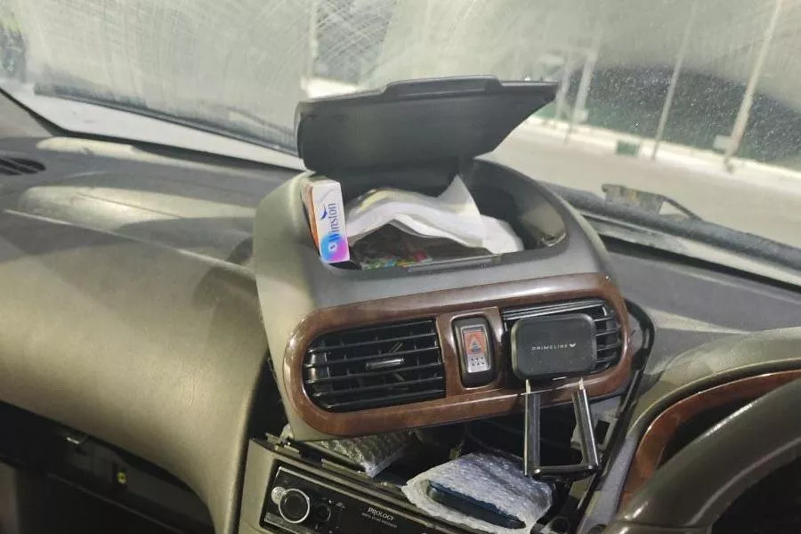 Nissan Sunny с 16 iPhone задержали на границе Новосибирской области