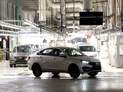 Владимиру Путину показали предсерийную Lada Iskra в Тольятти