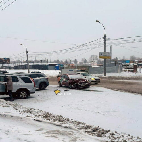 Массовое ДТП парализовало движение на Ватутина в Новосибирске