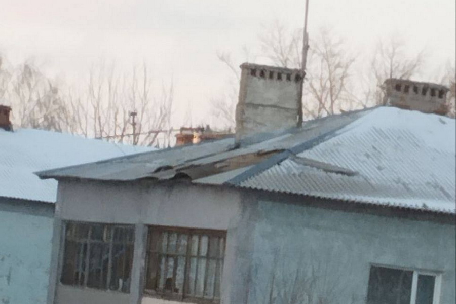 В Новосибирске сообщили о повреждениях после штормового ветра 22 января