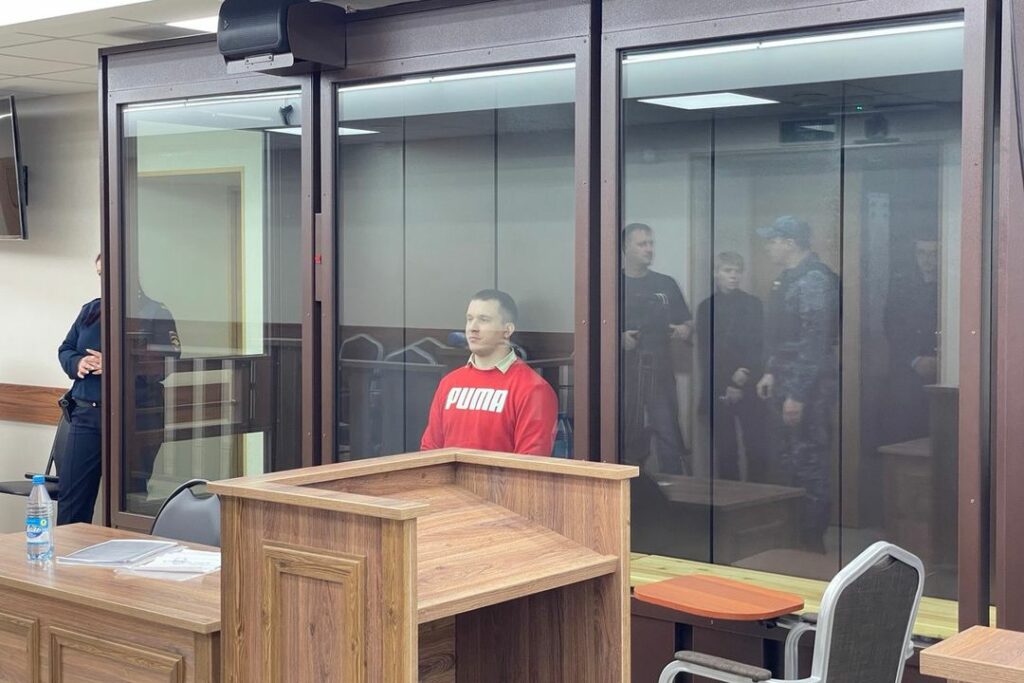 Бывшему лидеру скинхедов из Новосибирска добавили срок за призывы к терроризму