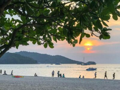 На зарубежные пляжи из Новосибирска за год вылетели 400 тысяч человек