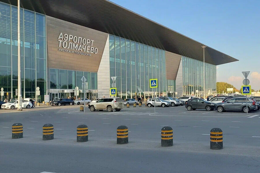 На пути в Толмачёв задерживается более 10 рейсов