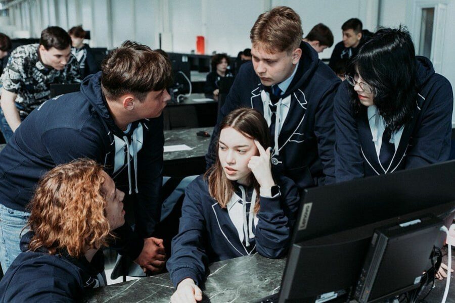 Школьникам предлагают запустить виртуальный бизнес с нуля и заработать на продажах